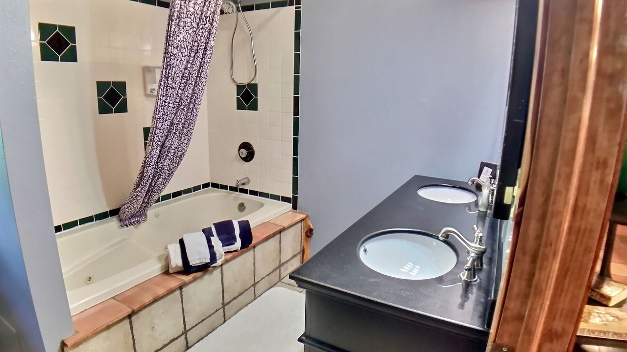 Photo of Bathroom in Eureka Springs Historic District
