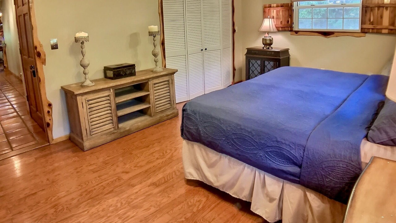 Photo of Bedroom in Eureka Springs Historic District