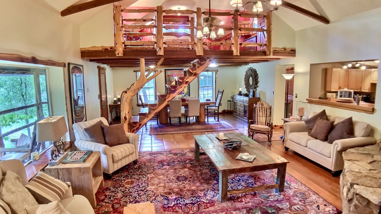 Photo of Livingroom in Eureka Springs Historic District