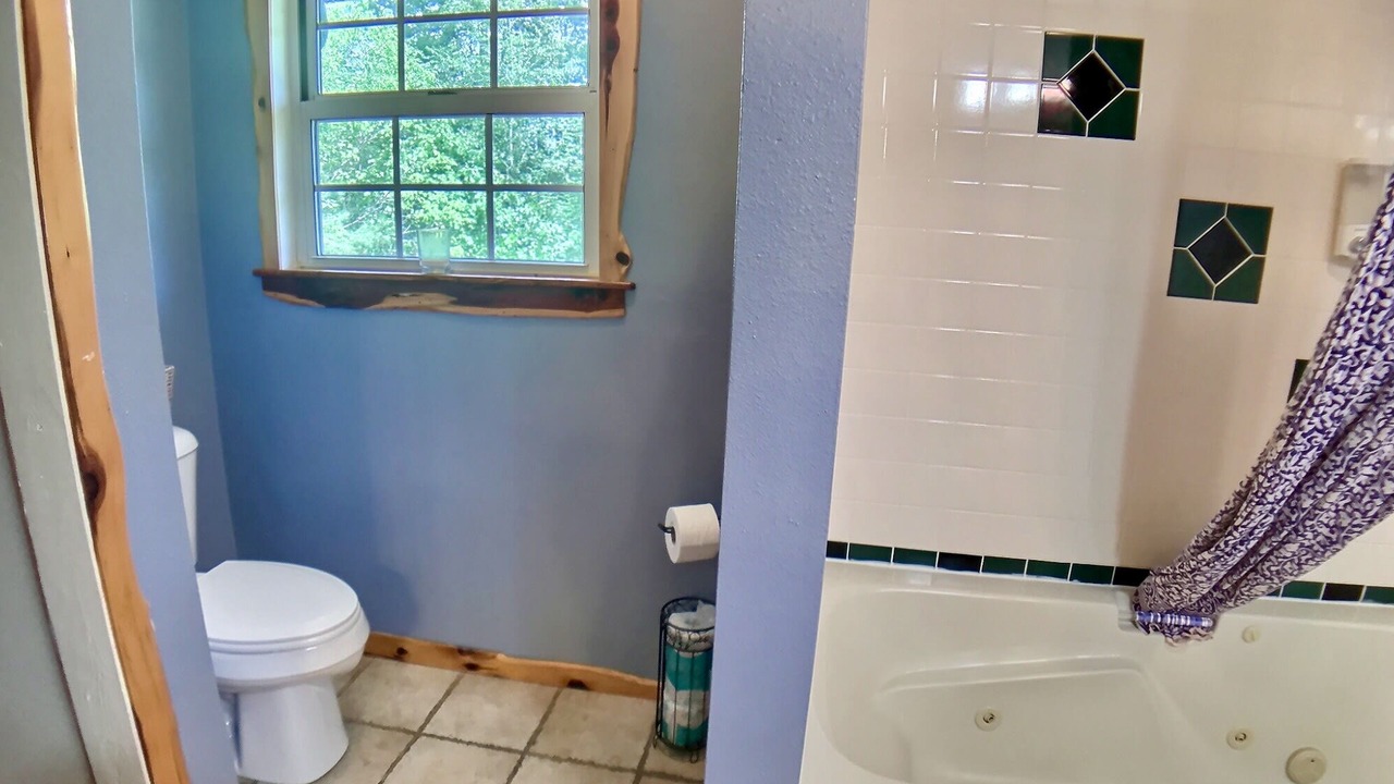 Photo of Bathroom in Eureka Springs Historic District