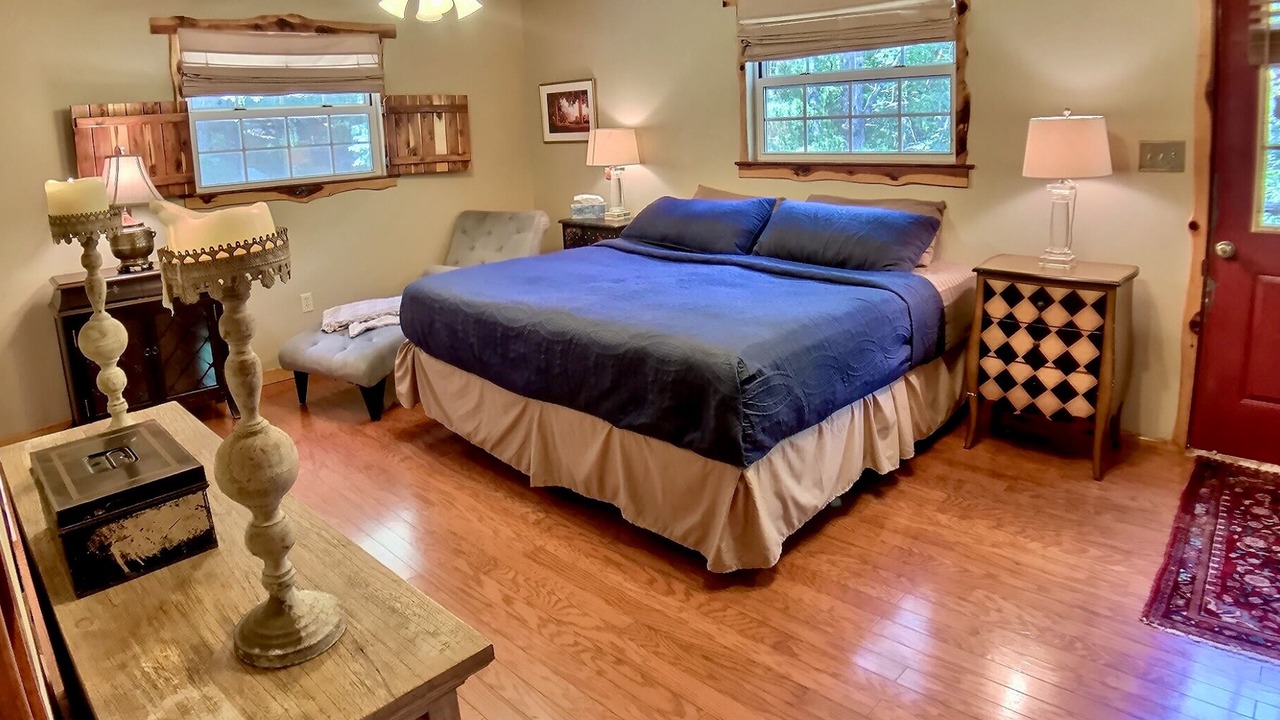 Photo of Bedroom in Eureka Springs Historic District