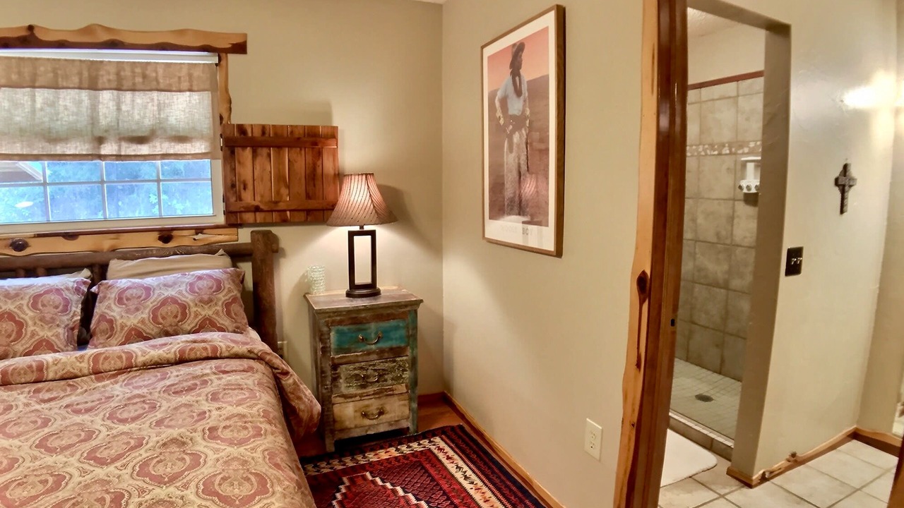 Photo of Bedroom in Eureka Springs Historic District