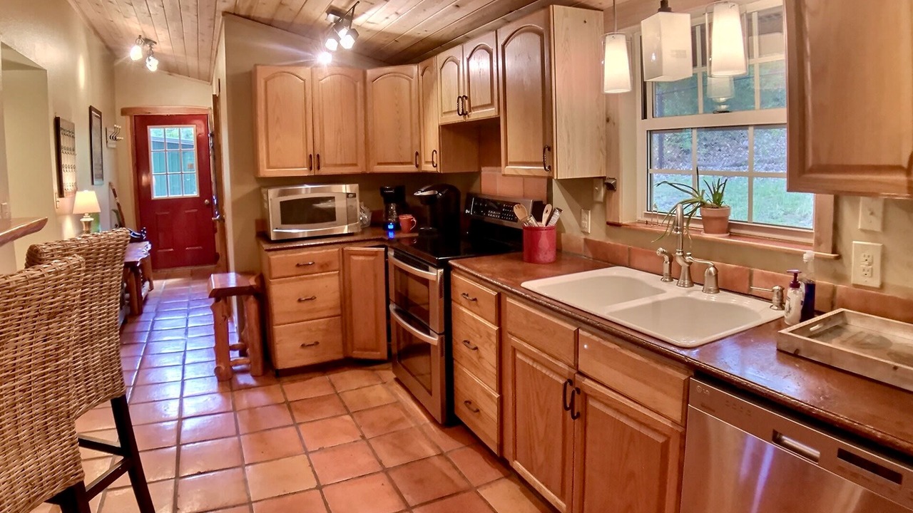 Photo of Kitchen in Eureka Springs Historic District