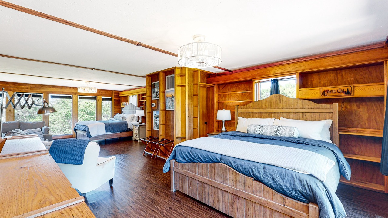 Photo of Bedroom in Garfield