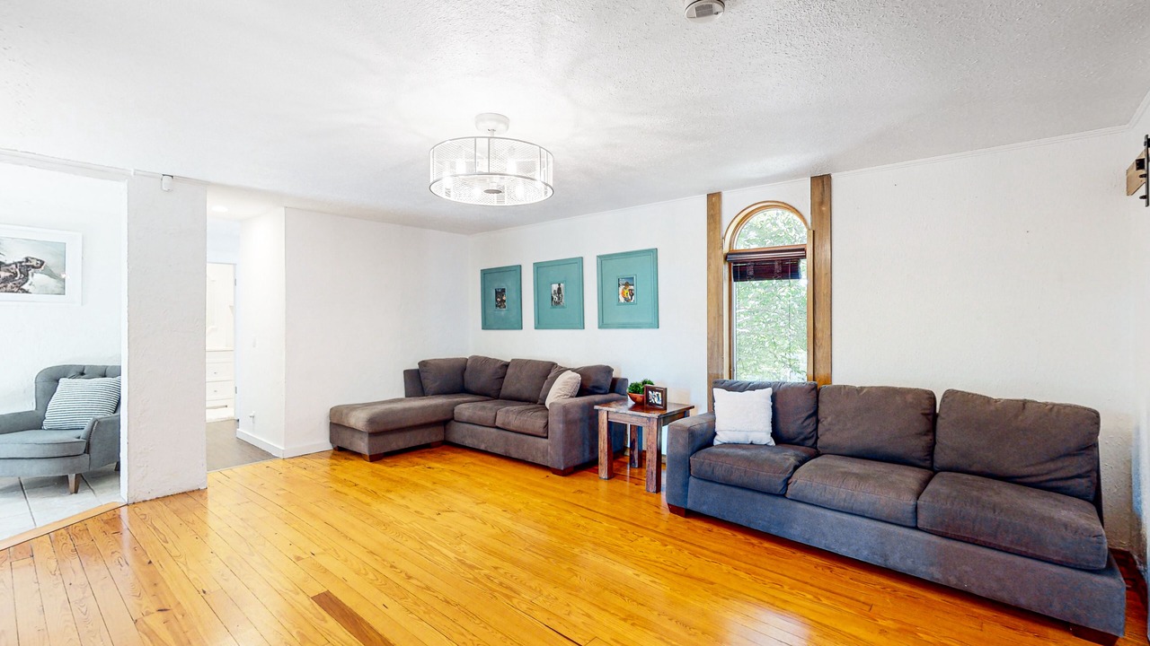 Photo of Livingroom in Garfield