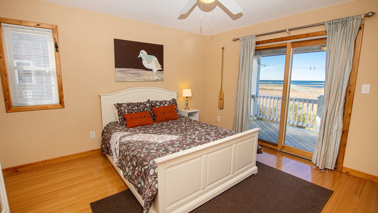 Photo of Bedroom in Waves