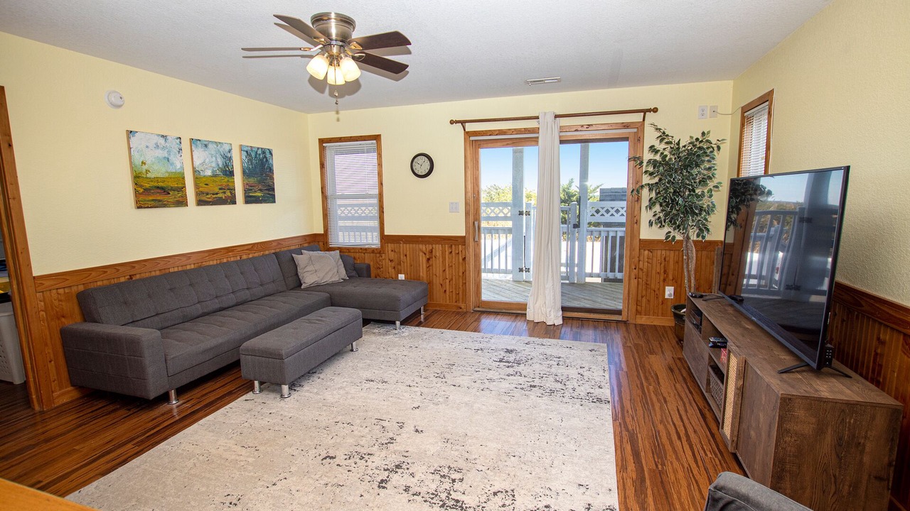 Photo of Livingroom in Waves
