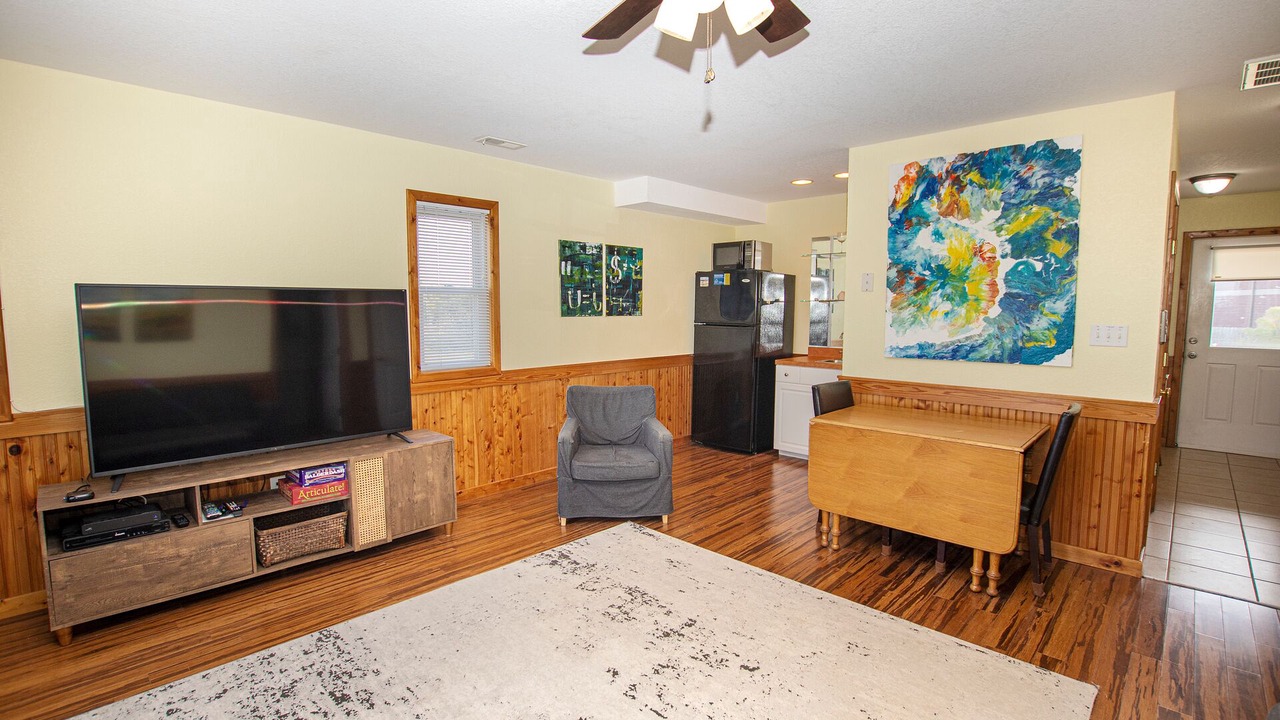 Photo of Livingroom in Waves