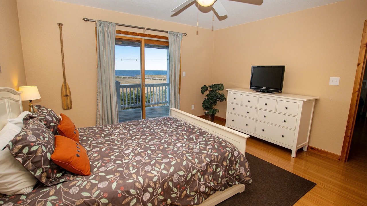 Photo of Bedroom in Waves