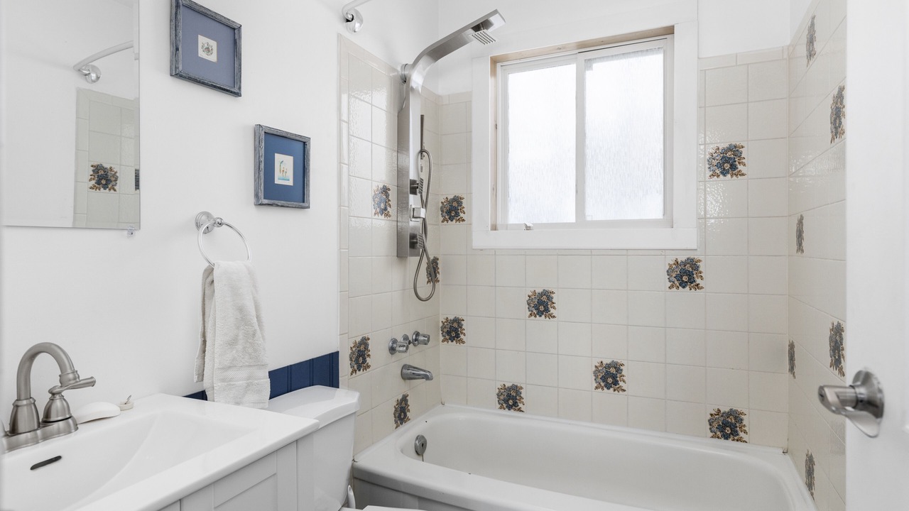 Photo of Bathroom in Laird