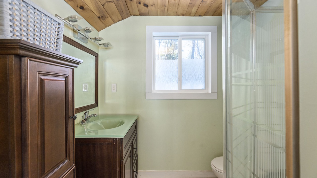Photo of Bathroom in Laird