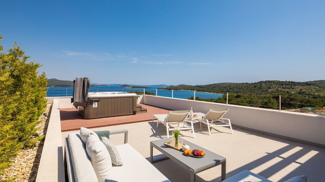 Photo of Patio Balcony in Jezera
