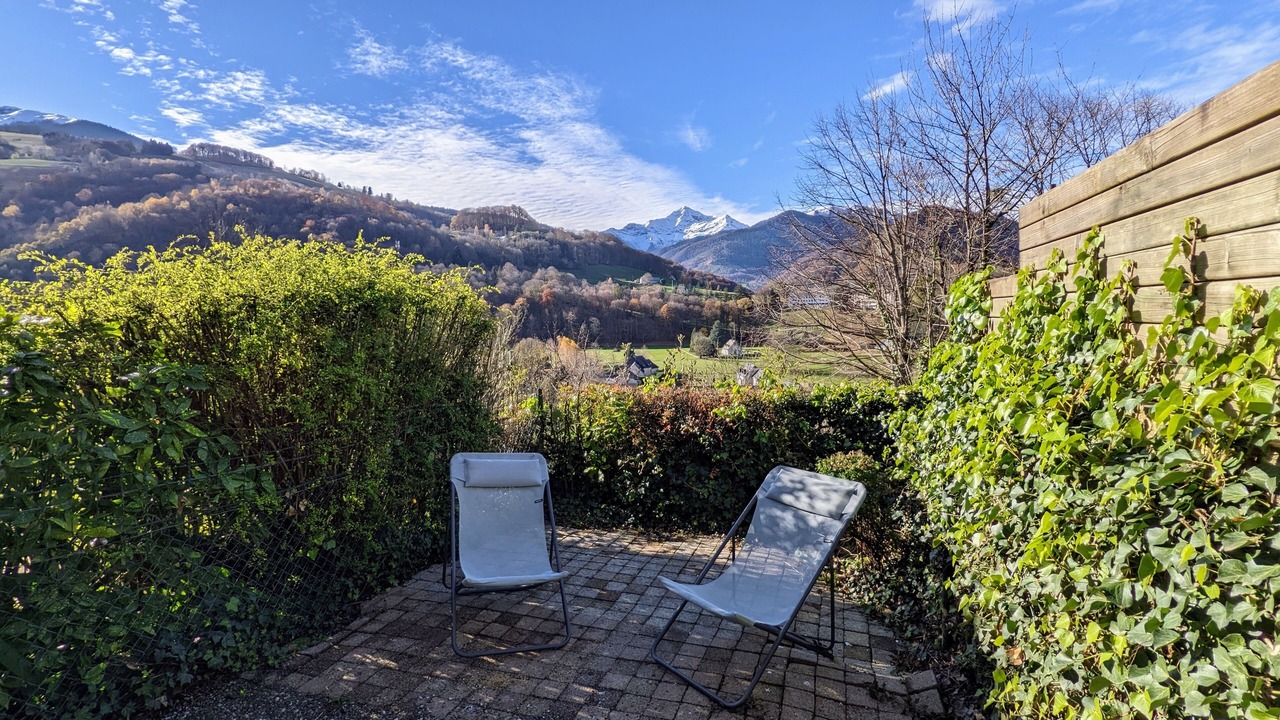 Photo of Outdoor in Campan