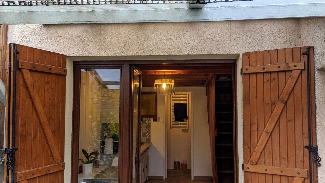 Photo of Outdoor in Campan
