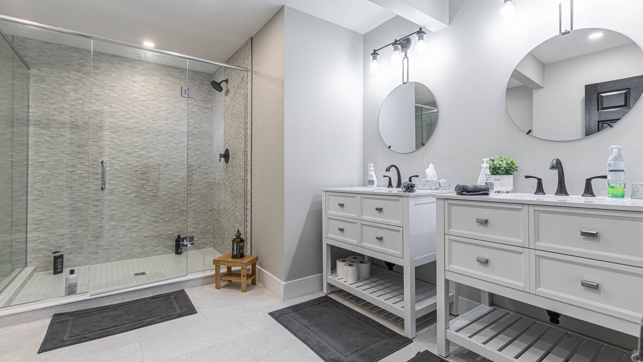 Photo of Bathroom in Grand Bend