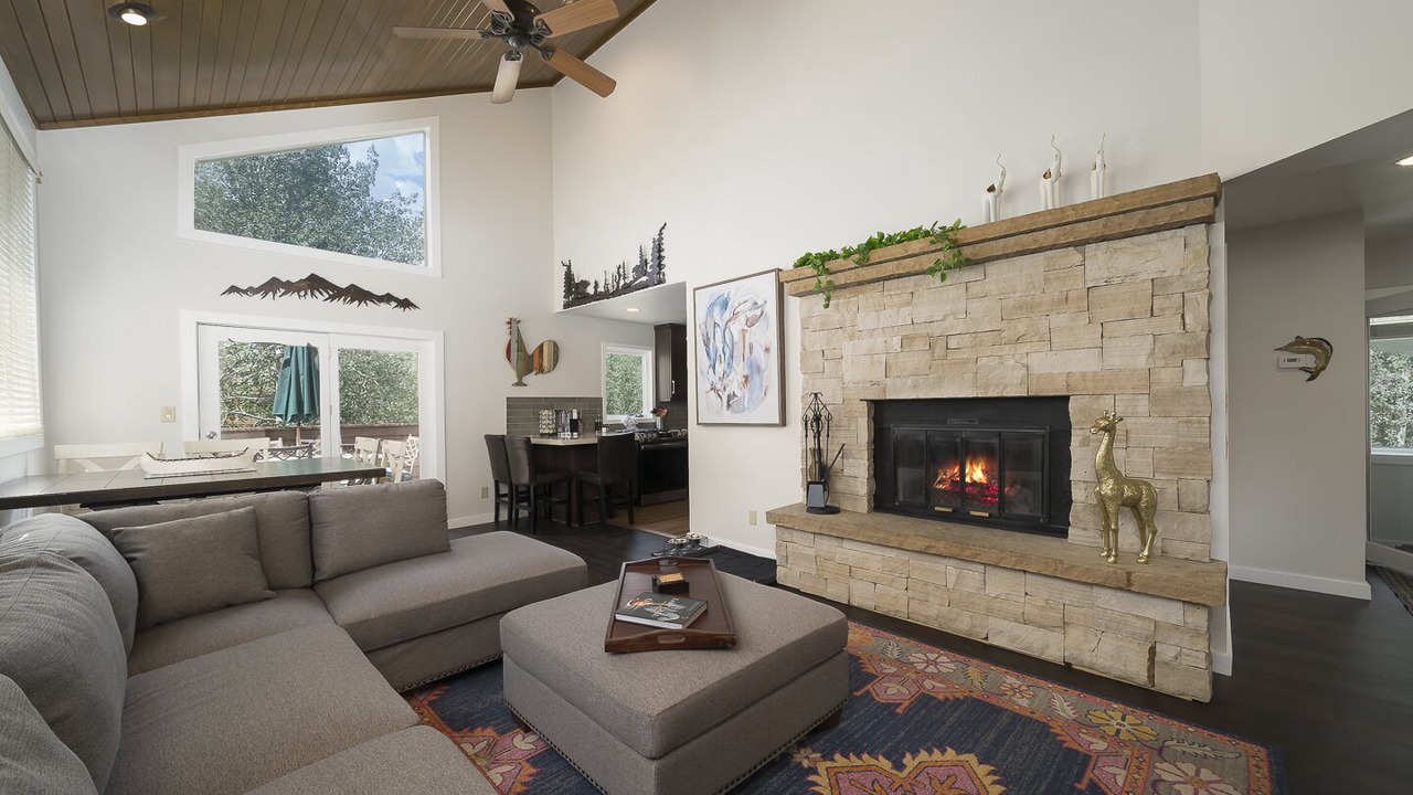 Photo of Livingroom in Arrowbear Lake