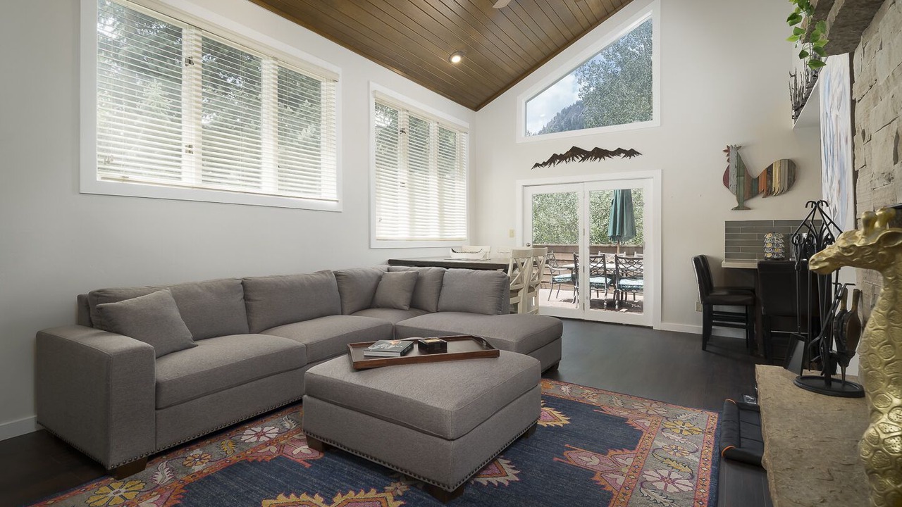 Photo of Livingroom in Arrowbear Lake