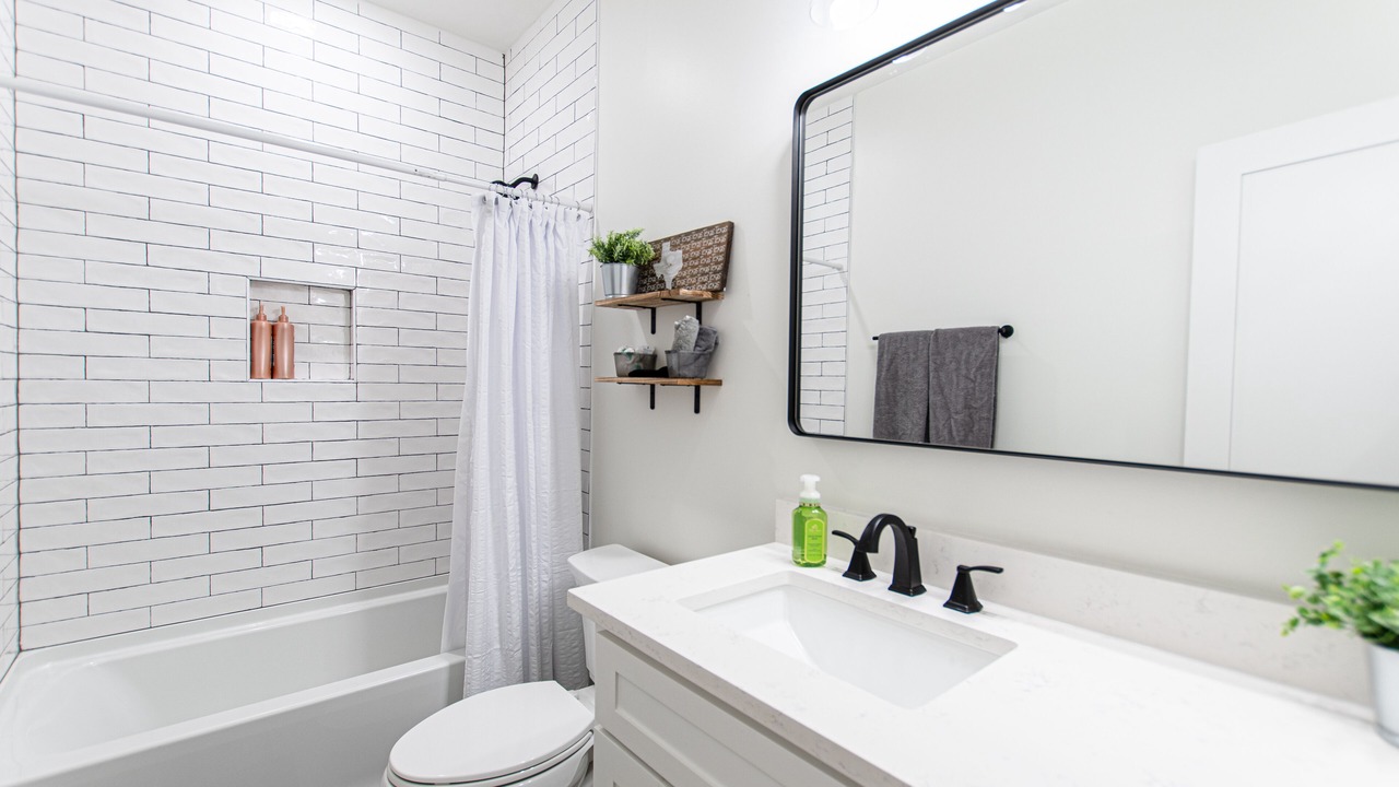 Photo of Bathroom in Carolyn Estates
