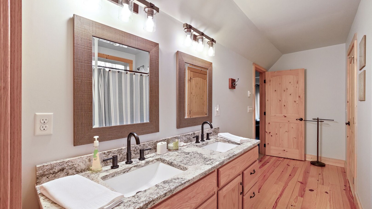 Photo of Bathroom in Charter Hills