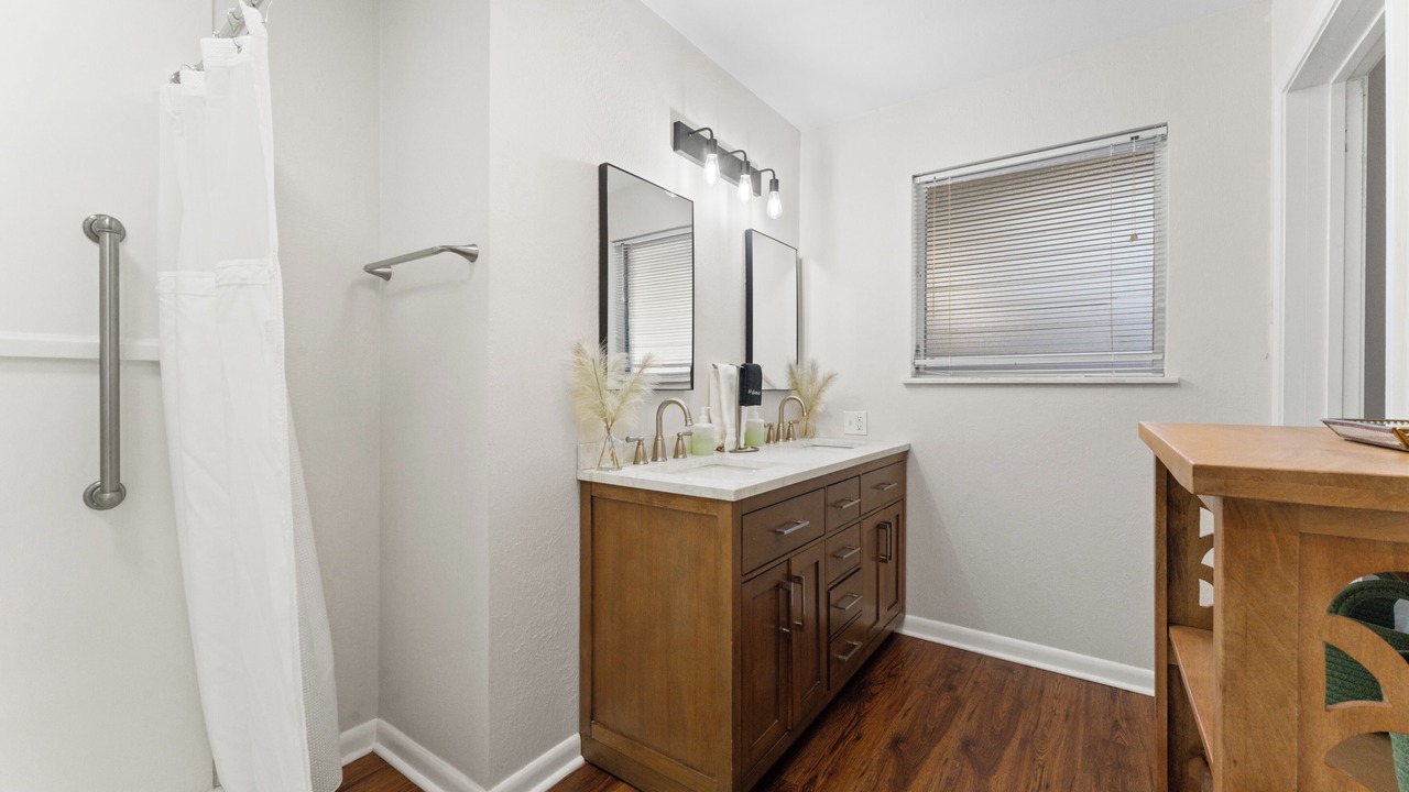 Photo of Bathroom in Highlands - Perkins
