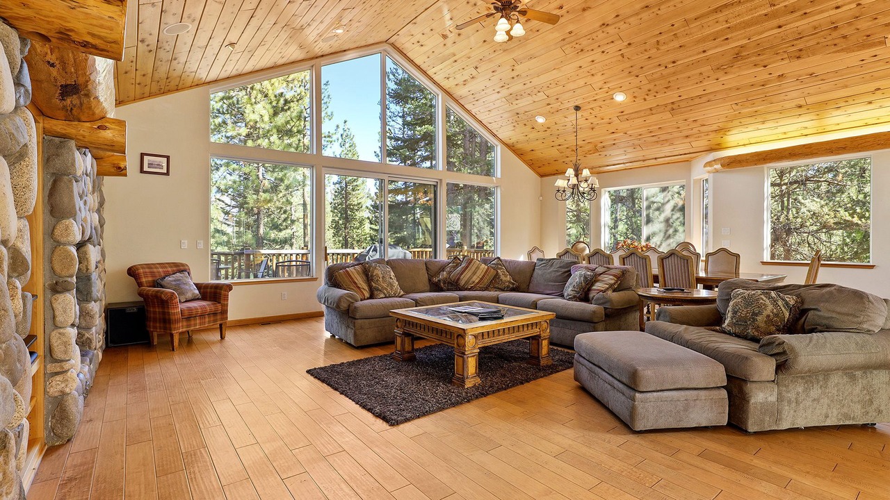 Photo of Livingroom in North Upper Truckee