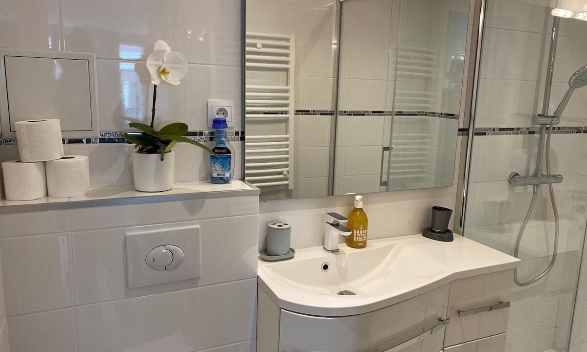 Photo of Bathroom in Quartier de la Porte-Saint-Denis