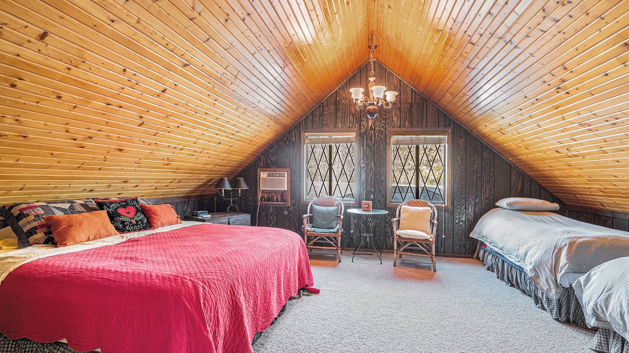 Photo of Bedroom in Canadian Lakes