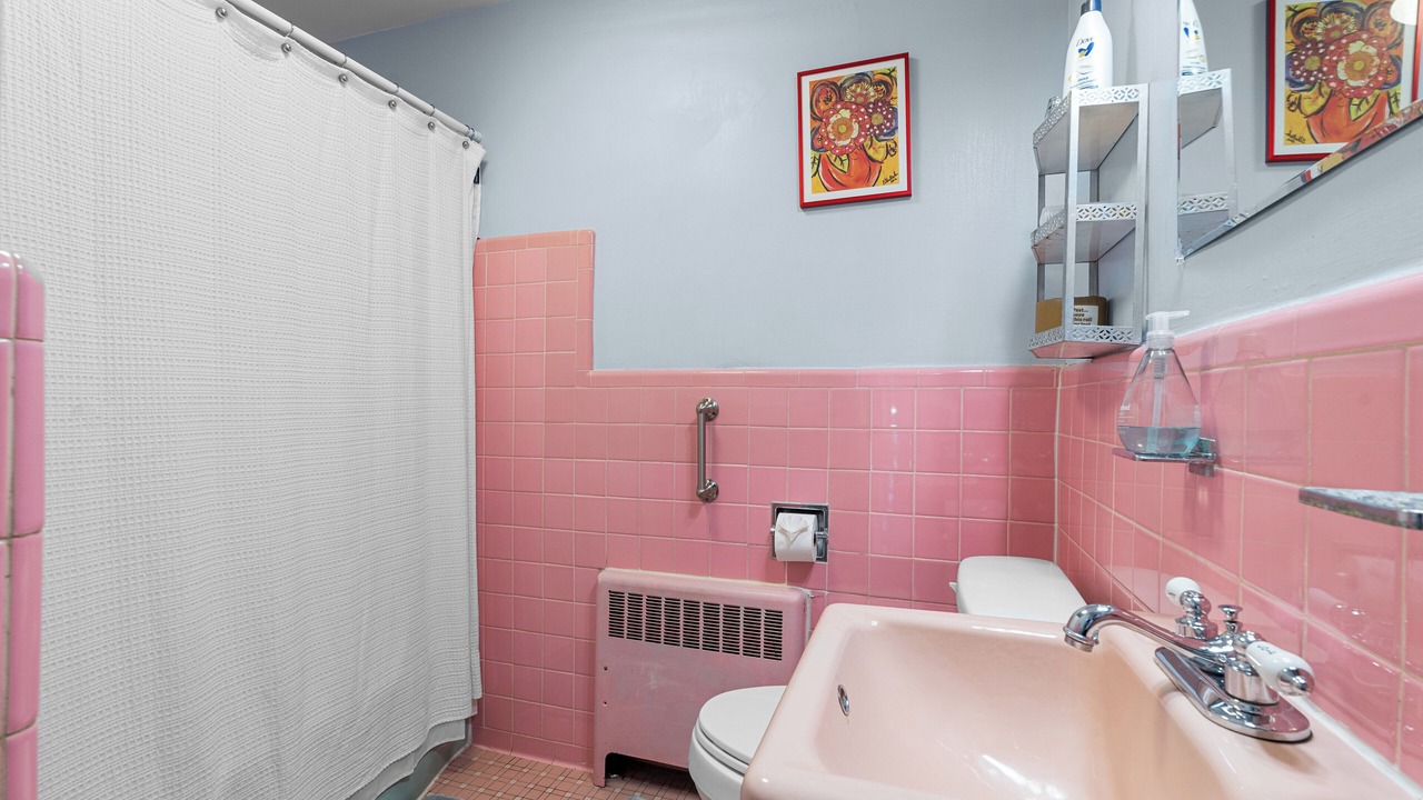 Photo of Bathroom in Willow Lawn