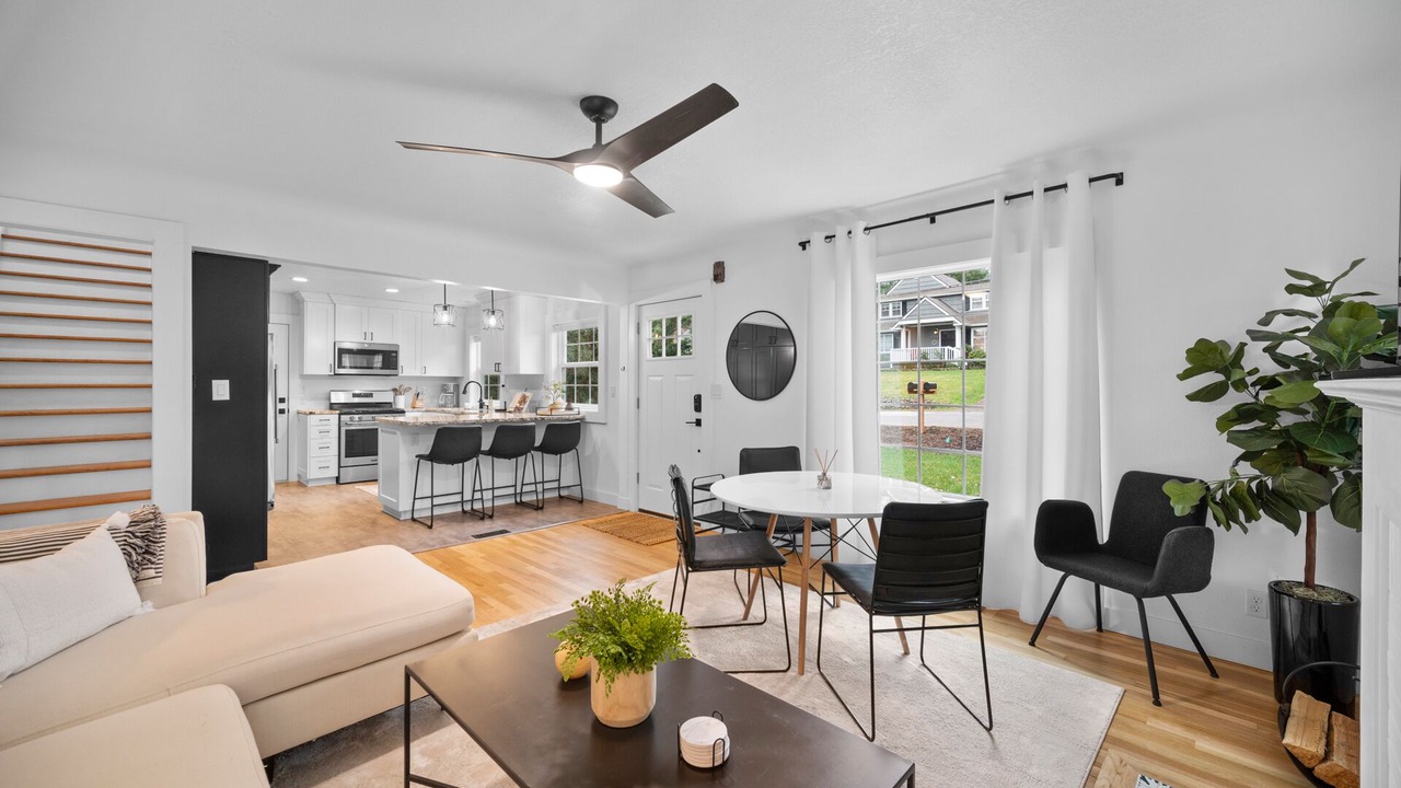 Photo of Livingroom in Lake Oswego