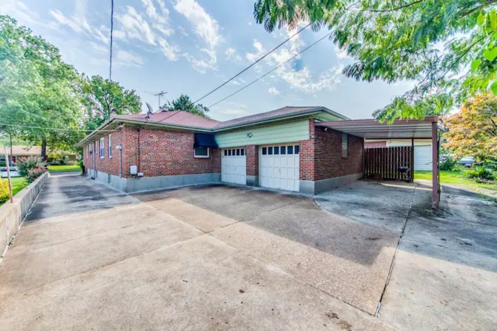 Photo of Outdoor in St. Louis Hills