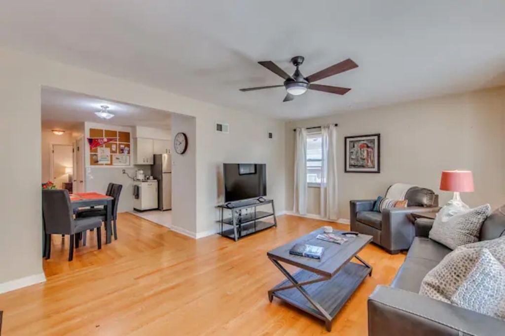 Photo of Livingroom in St. Louis Hills