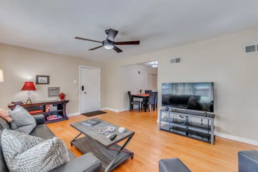 Photo of Livingroom in St. Louis Hills