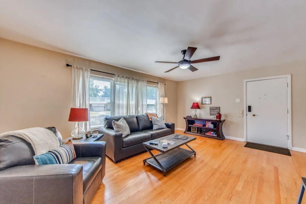 Photo of Livingroom in St. Louis Hills