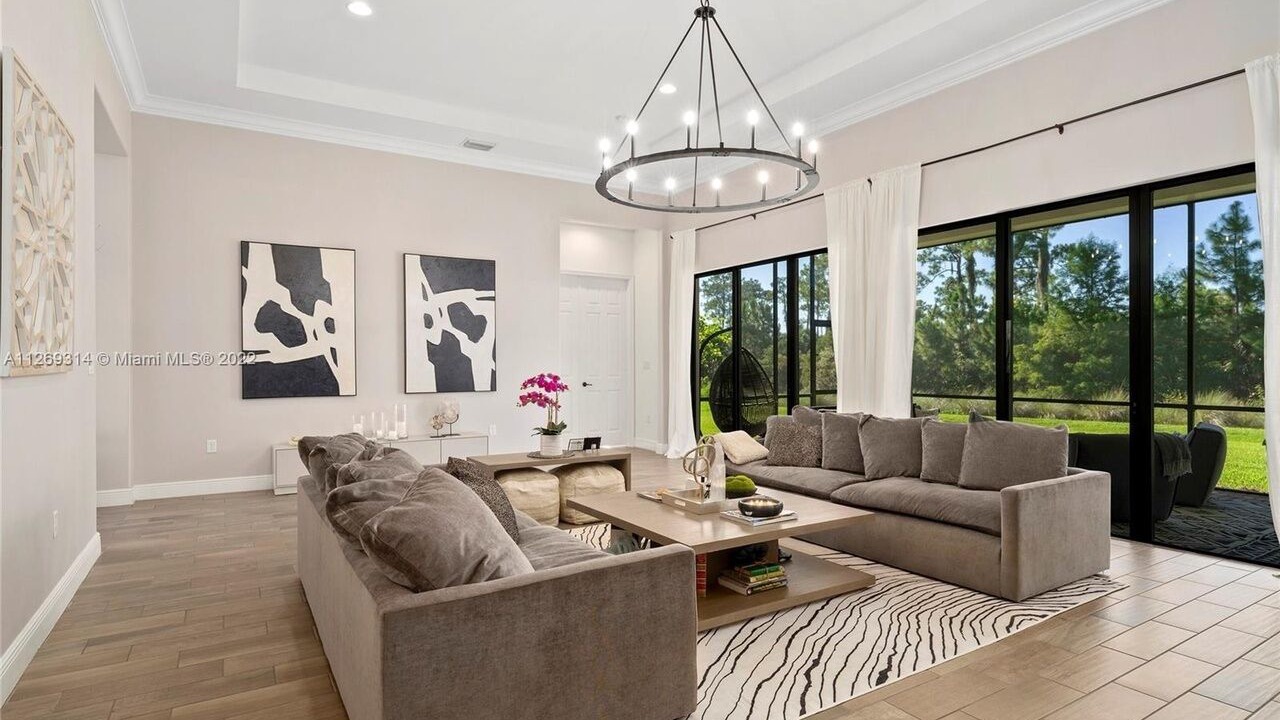 Photo of Livingroom in Ave Maria