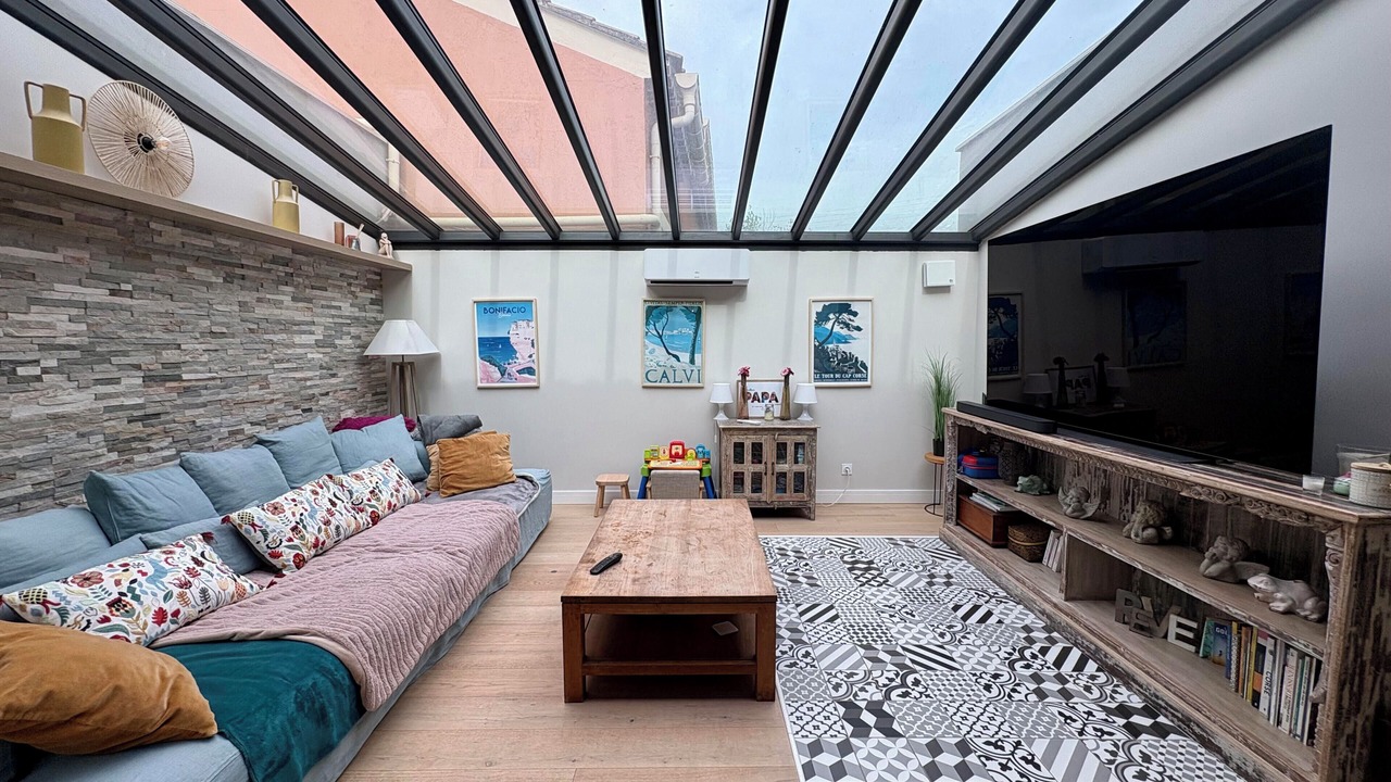 Photo of Livingroom in Orange