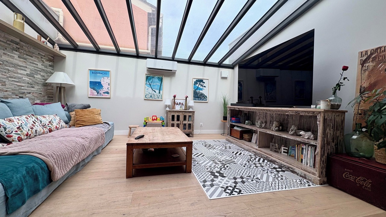 Photo of Livingroom in Orange