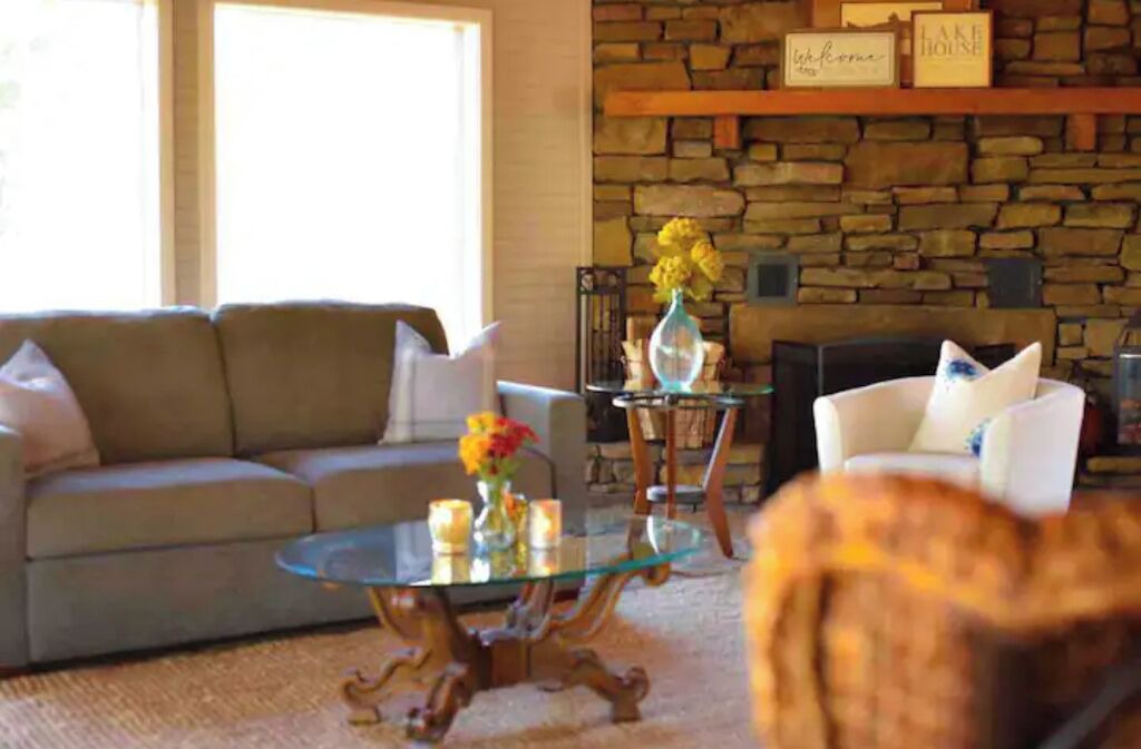 Photo of Livingroom in Lowell