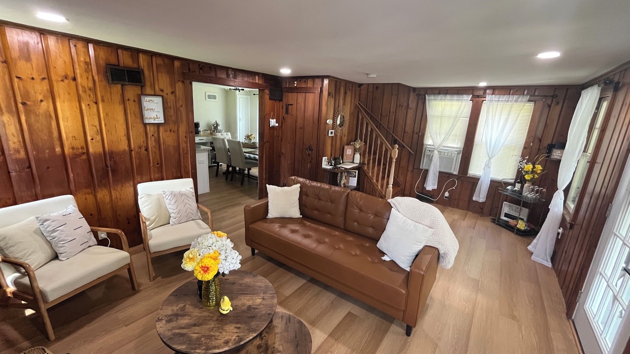 Photo of Livingroom in Coventry Lake