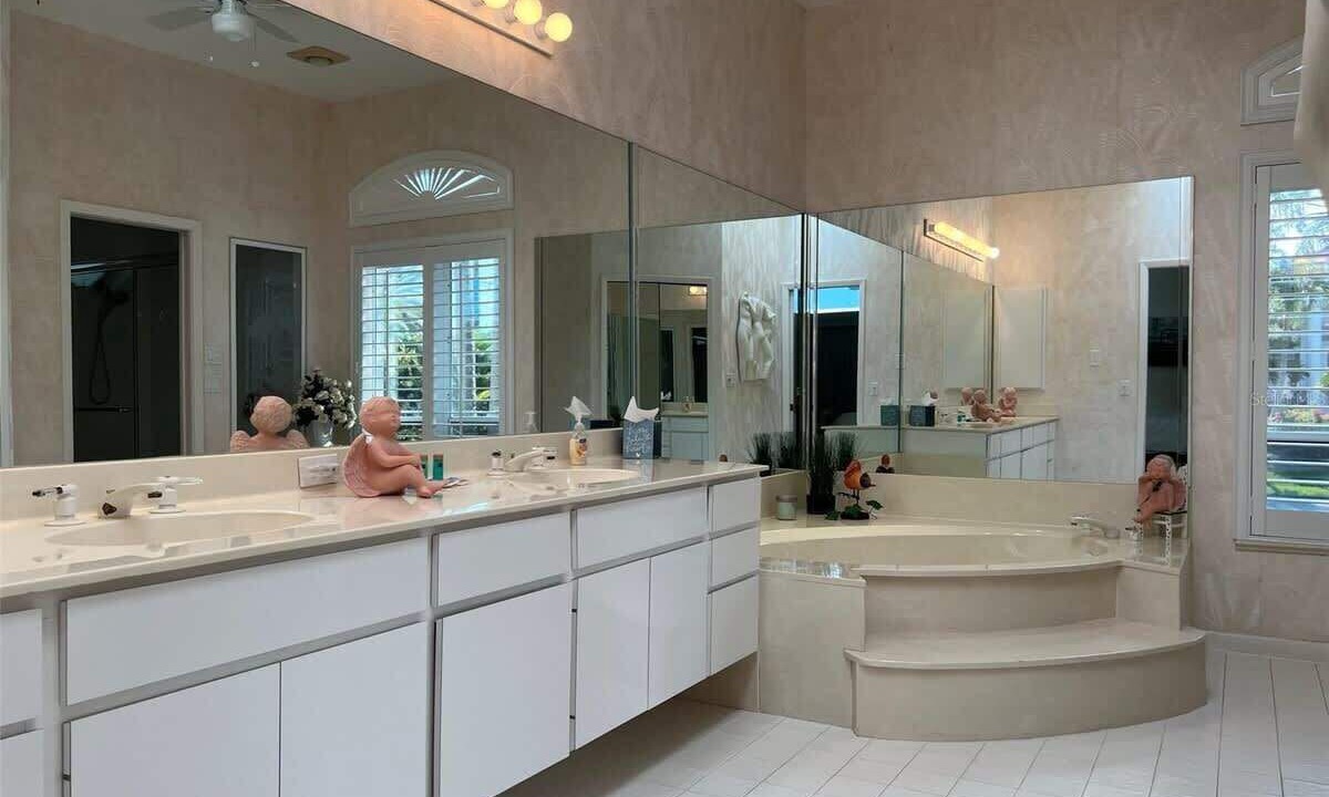 Photo of Bathroom in Burnt Store Isles