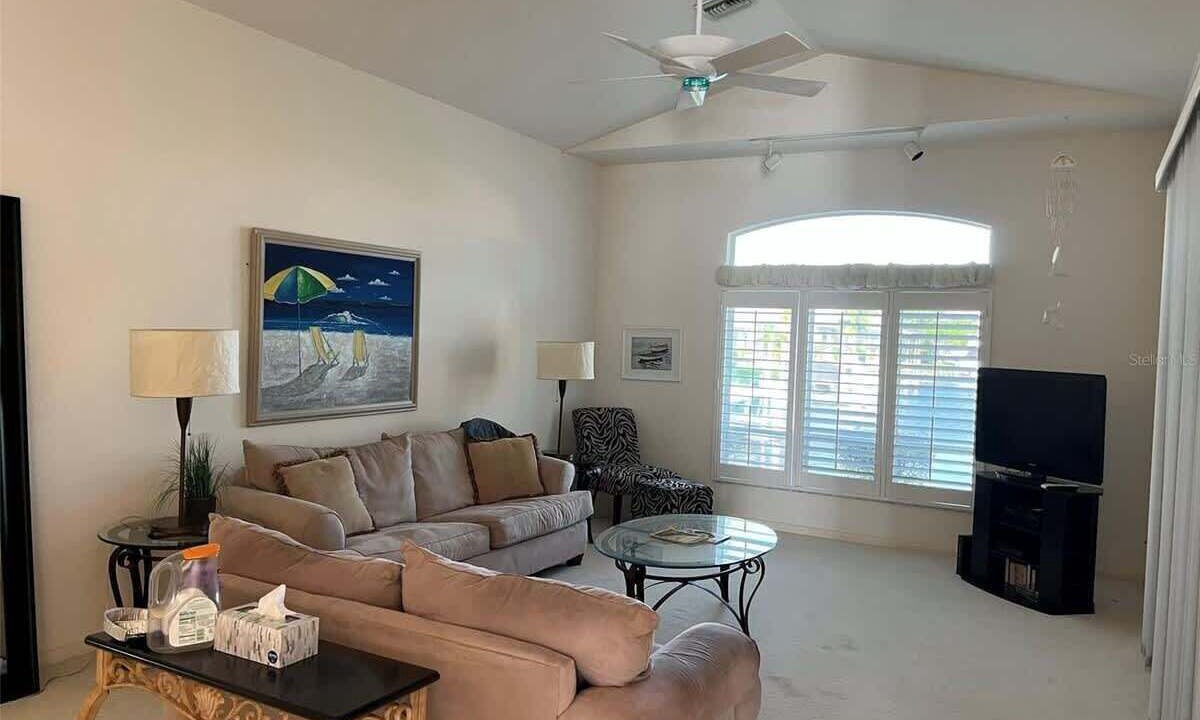 Photo of Livingroom in Burnt Store Isles