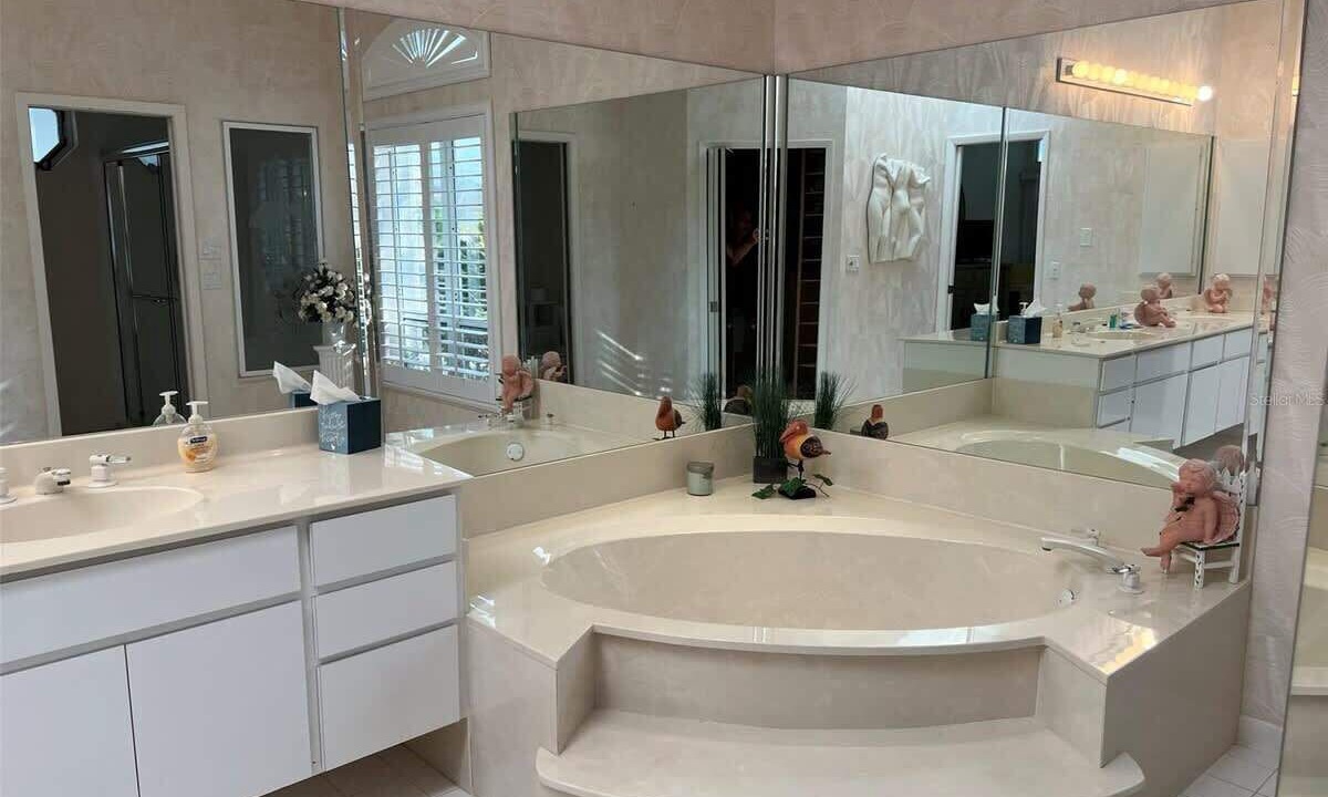 Photo of Bathroom in Burnt Store Isles