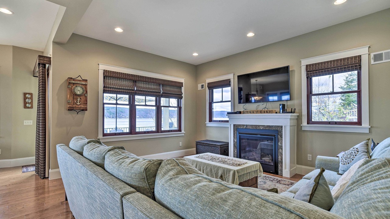 Photo of Livingroom in Hammondsport