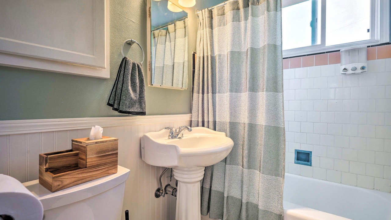 Photo of Bathroom in Magnolia Park