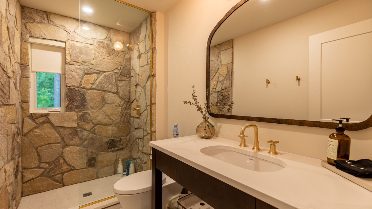Photo of Bathroom in Calabogie