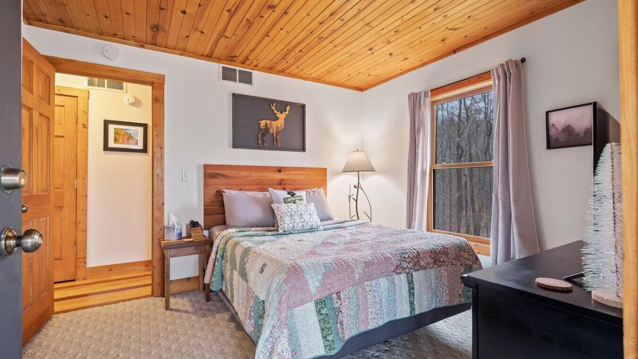 Photo of Bedroom in Gnaw Bone