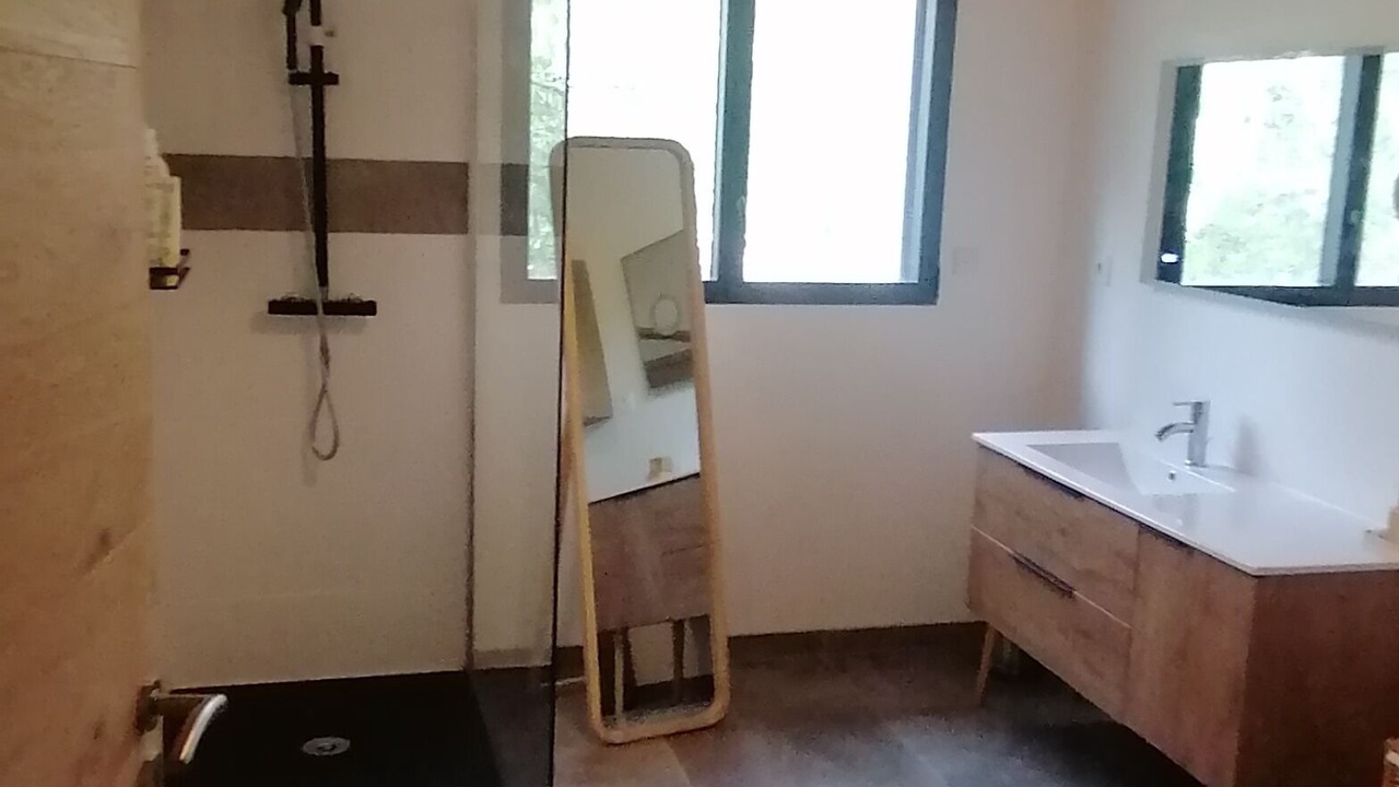 Photo of Bathroom in Limoux