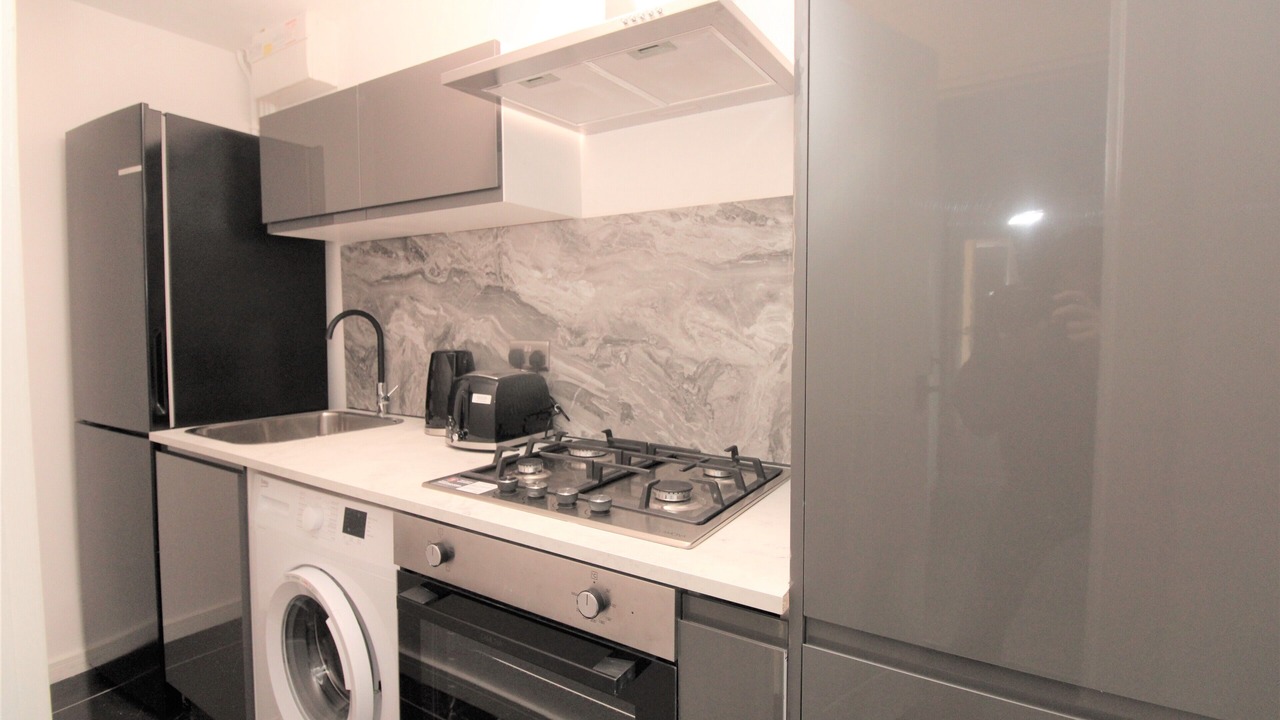 Photo of Others in Lee