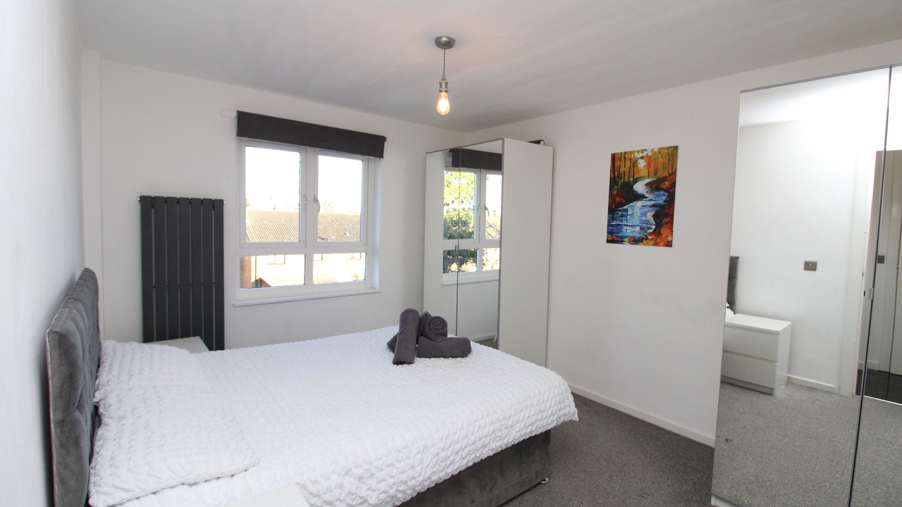 Photo of Bedroom in Lee