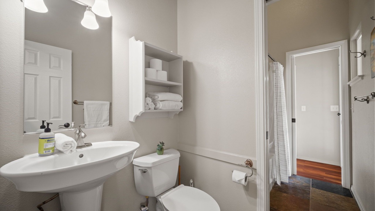 Photo of Bathroom in Kilauea