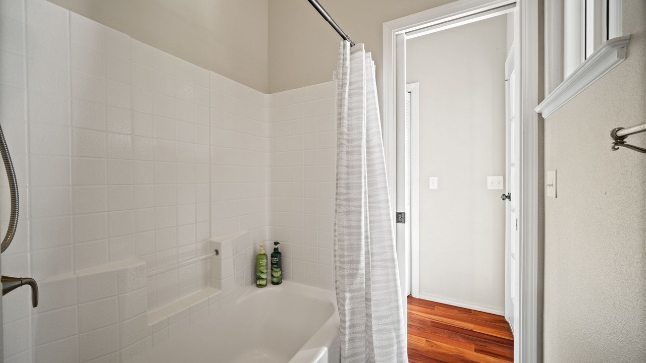 Photo of Bathroom in Kilauea